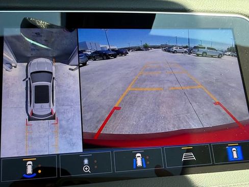 Certified 2022 Cadillac XT4 Premium Luxury w/ Technology Package FWD image 9