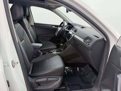 Used 2020 Volkswagen Tiguan SE w/ Panoramic Sunroof Package AWD/4WD image 12