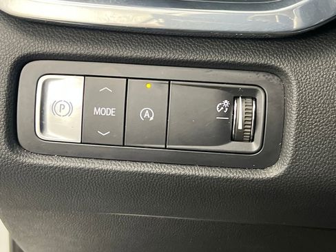 Used 2025 GMC Acadia Elevation image 48