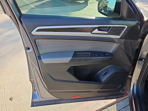 Used 2023 Volkswagen Atlas SE image 13