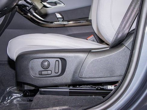 Used 2026 Land Rover Range Rover Velar Dynamic SE image 15