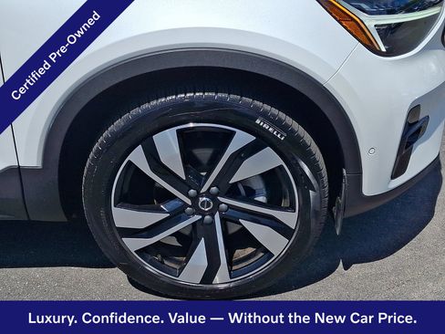 Certified 2025 Volvo XC40 B5 Ultra AWD/4WD image 9