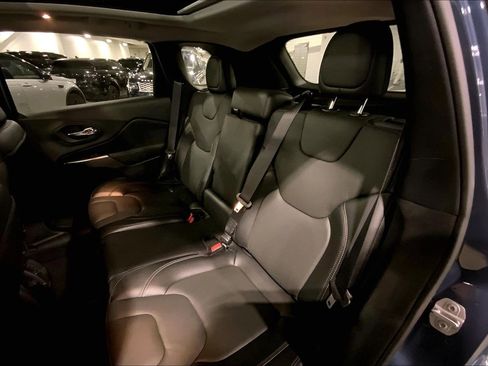 Used 2021 Jeep Cherokee Limited image 20