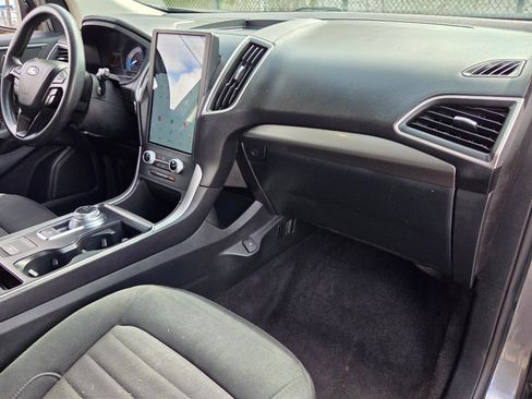 Certified 2022 Ford Edge SE w/ Black Appearance Package AWD/4WD image 16