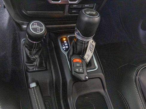 Used 2022 Jeep Wrangler Unlimited Sahara w/ LED Lighting Group AWD/4WD image 26
