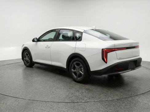 Used 2025 Kia K4 LXS image 6
