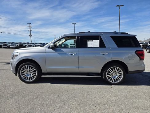 Used 2024 Ford Expedition Limited image 4