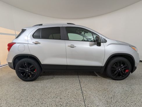 Used 2018 Chevrolet Trax LT w/ Redline Edition FWD image 8