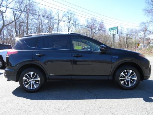 Used 2017 Toyota RAV4 XLE w/ Carpet Mat Package AWD/4WD image 4