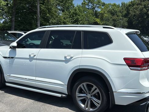 Used 2018 Volkswagen Atlas SEL w/ R-Line Package AWD/4WD image 5