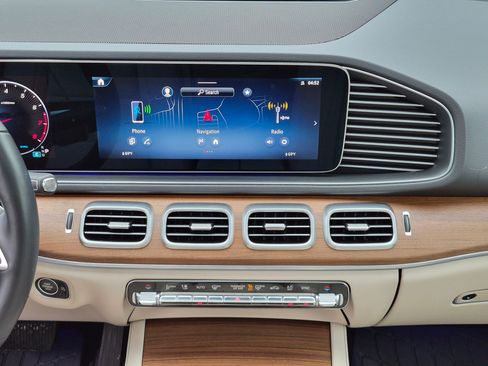 Certified 2025 Mercedes-Benz GLE 350 4MATIC image 32