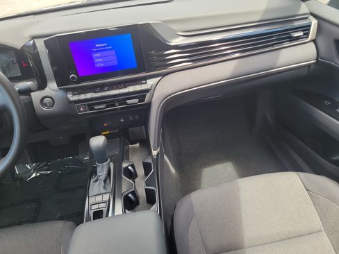 Used 2025 Toyota Camry LE FWD image 17
