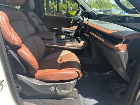 New 2026 Lincoln Navigator Reserve AWD/4WD image 14