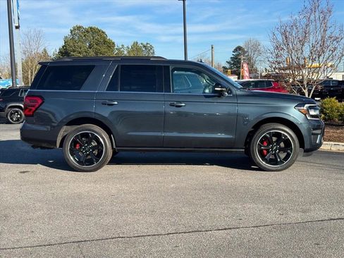 Used 2024 Ford Expedition Limited image 2