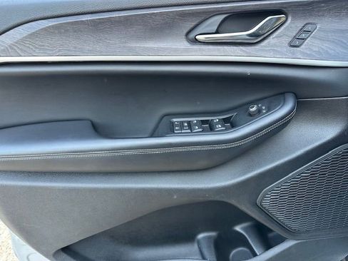 Used 2024 Jeep Grand Cherokee Limited image 32