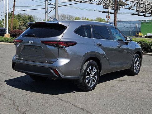 Certified 2025 Toyota Highlander XLE AWD/4WD image 32