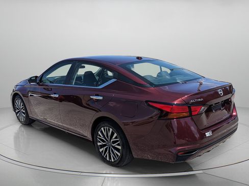 Used 2025 Nissan Altima 2.5 SV FWD image 6
