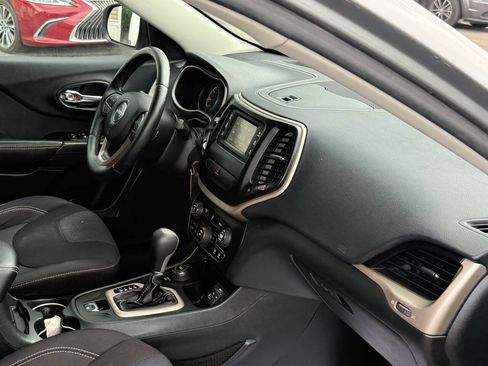 Used 2015 Jeep Cherokee Latitude AWD/4WD image 11