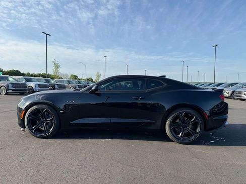 Used 2021 Chevrolet Camaro LT RWD image 8