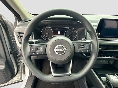 Used 2024 Nissan Rogue SV AWD/4WD image 11