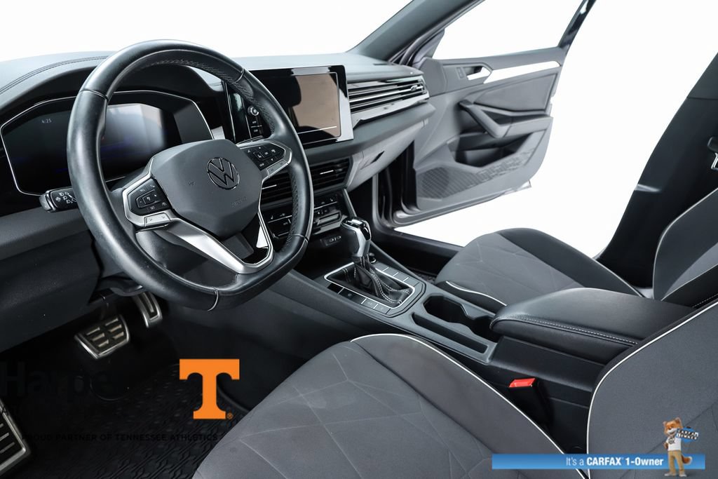 Used 2025 Volkswagen Jetta Sport FWD image 19