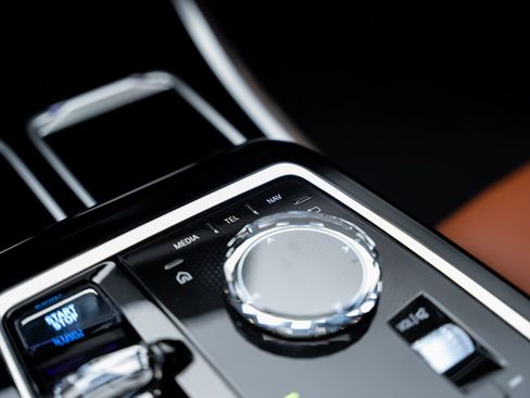 Used 2023 BMW i7 xDrive60 image 51