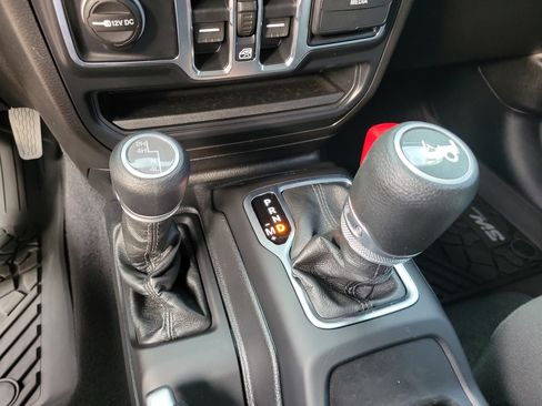 Used 2020 Jeep Wrangler Unlimited Sport AWD/4WD image 19