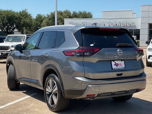 Used 2026 Nissan Rogue SL FWD image 6