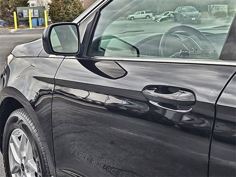 Used 2024 Ford Edge SEL image 11