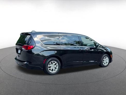 Used 2024 Chrysler Voyager LX FWD image 14