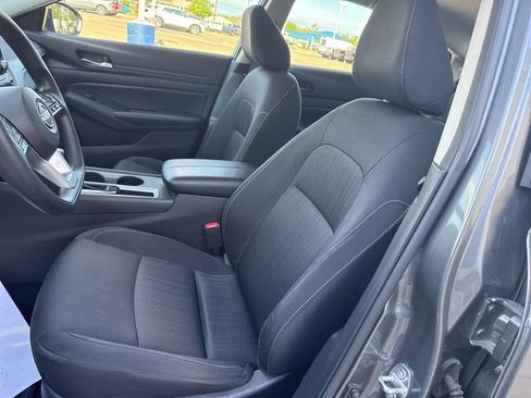 Used 2025 Nissan Altima 2.5 SV FWD image 8