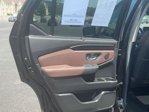 Used 2025 Honda Pilot Elite image 26