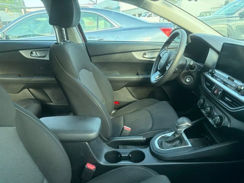 Used 2024 Kia Forte LXS w/ LXS Technology Package FWD image 6