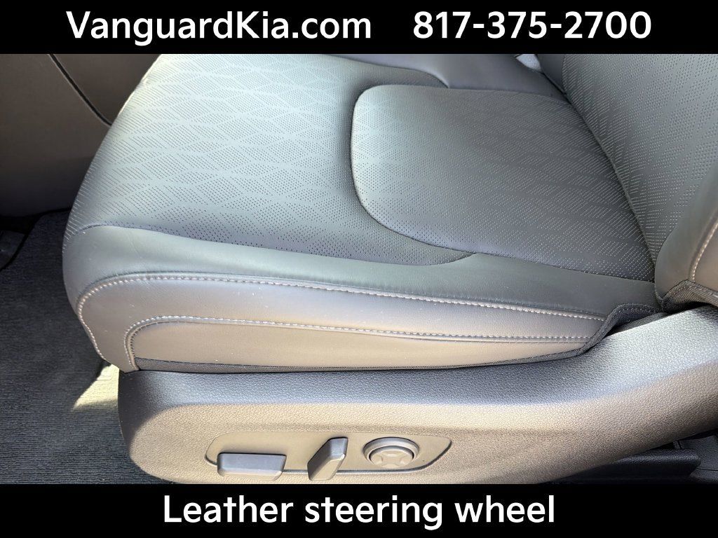 Certified 2026 Kia Carnival FWD image 16