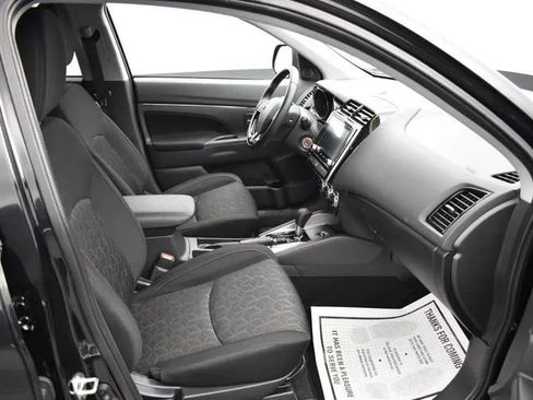 Used 2025 Mitsubishi Outlander Sport LE AWD/4WD image 16