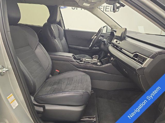 Used 2025 Mitsubishi Outlander AWD image 9
