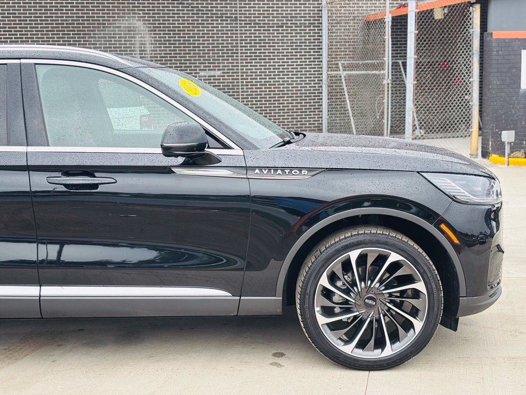 Used 2026 Lincoln Aviator Reserve AWD/4WD image 5