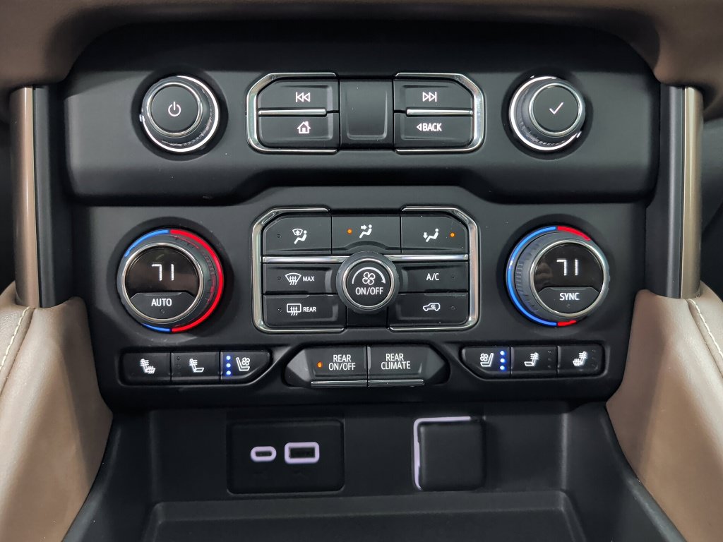 Used 2024 Chevrolet Tahoe High Country AWD/4WD image 18