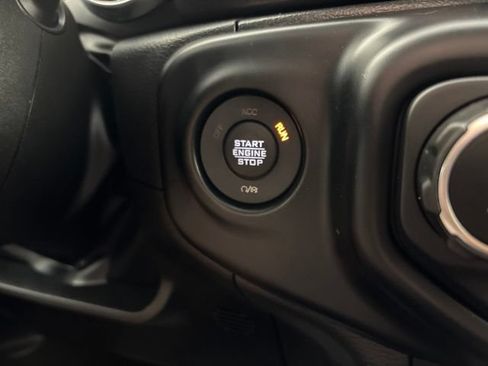 Used 2022 Jeep Gladiator Sport AWD/4WD image 13