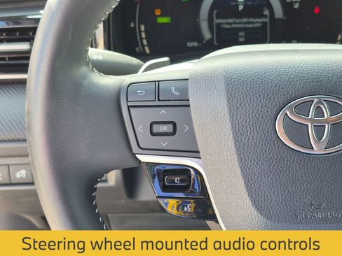Used 2025 Toyota Camry SE FWD image 18