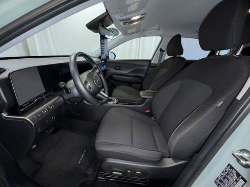 Used 2024 Hyundai Kona SEL AWD/4WD image 3