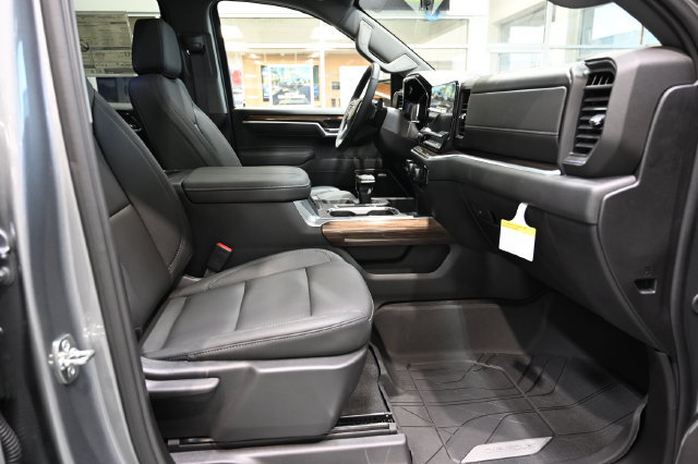 New 2026 Chevrolet Silverado 1500 RST w/ Redline Edition AWD/4WD image 13