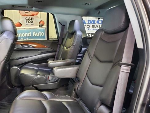 Used 2017 Cadillac Escalade Luxury AWD/4WD image 11