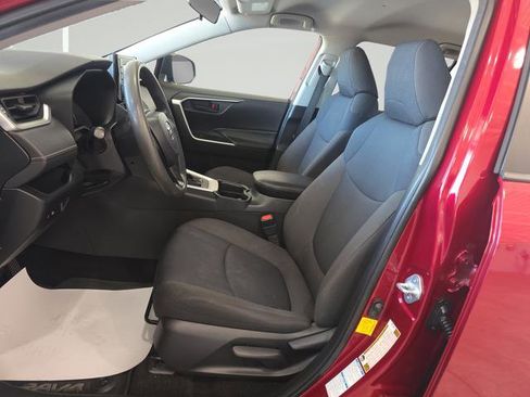 Used 2021 Toyota RAV4 LE AWD/4WD image 12