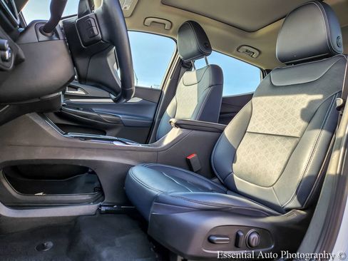 Used 2023 Chevrolet Bolt EUV Premier w/ Sun & Sound Package FWD image 7