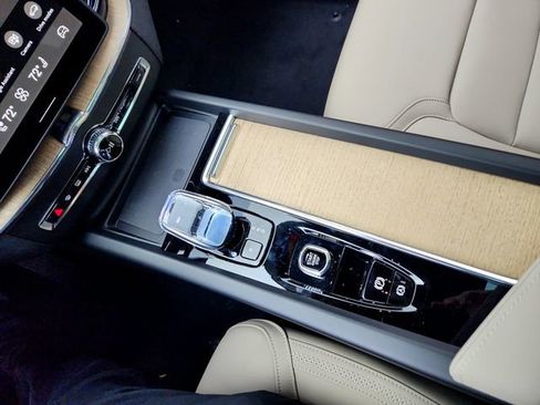 New 2026 Volvo XC60 B5 Core w/ Climate Package image 20