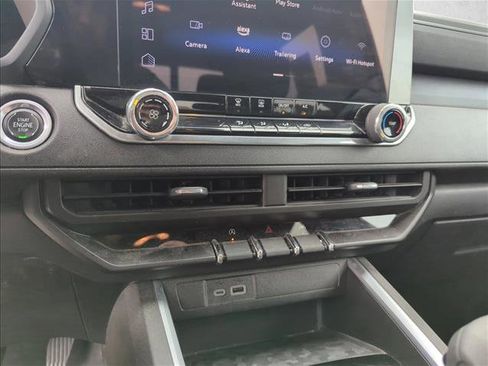 Used 2024 Chevrolet Colorado Trail Boss w/ Technology Package image 11