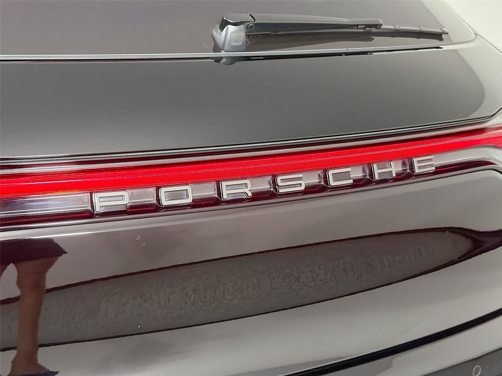 Certified 2024 Porsche Macan Turbo AWD/4WD image 17