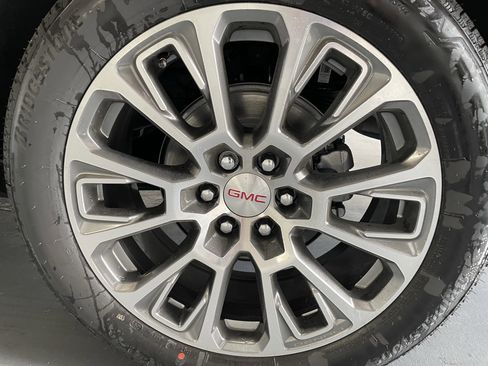 New 2026 GMC Yukon XL Denali image 7