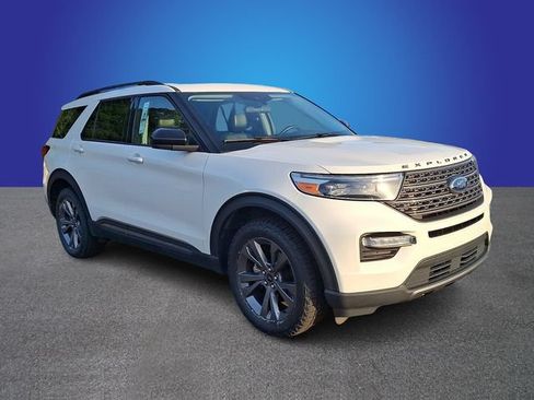Used 2023 Ford Explorer XLT w/ Equipment Group 202A AWD/4WD image 2